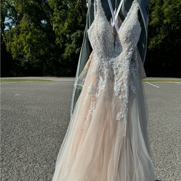 Allure 1153L in mocha/champagne/ivory/nude. Size 18 no alterations. - Picture 5 of 9